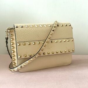 Valentino Rockstud crossbody front handle in Ecru